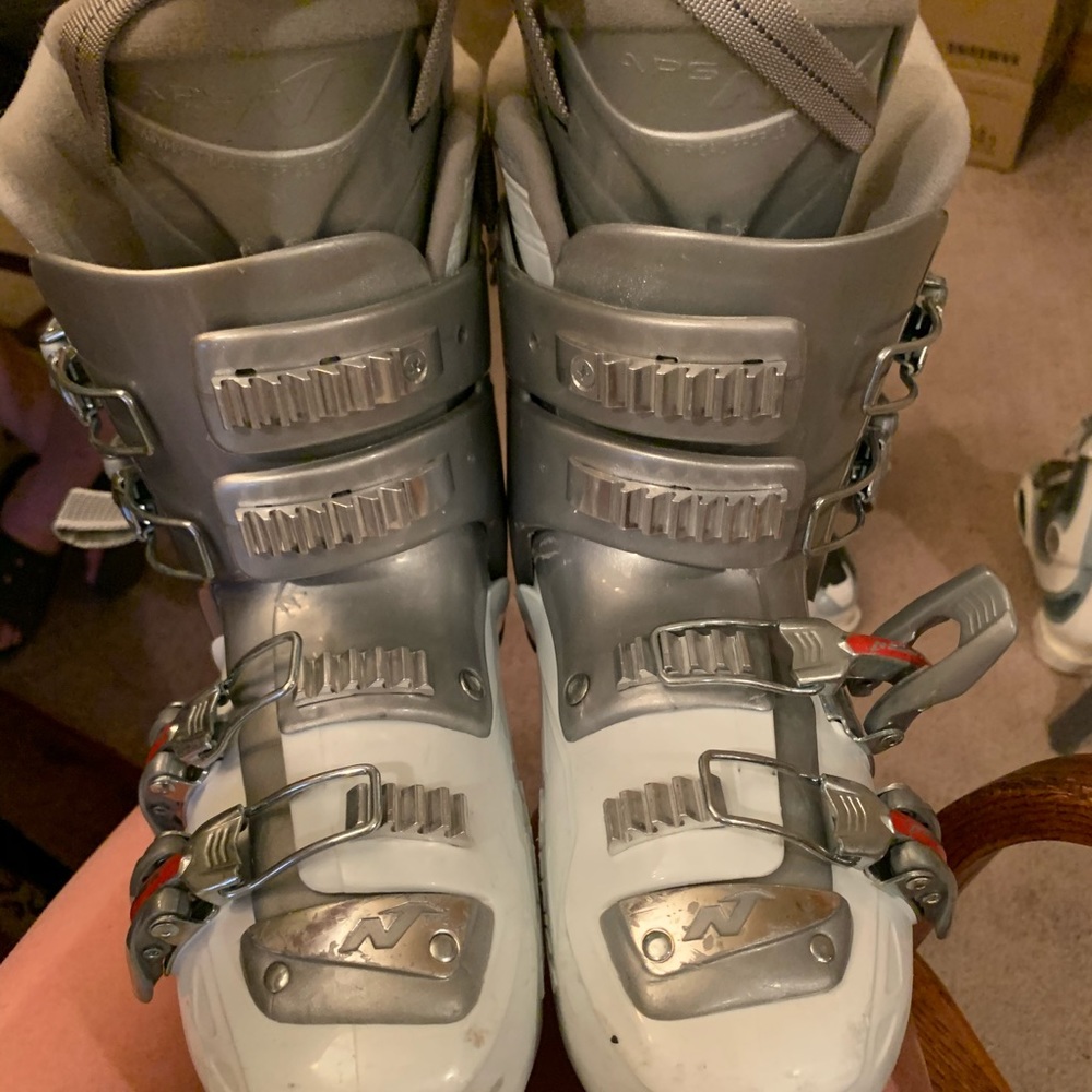 Ski boots - Picture 2 of 4